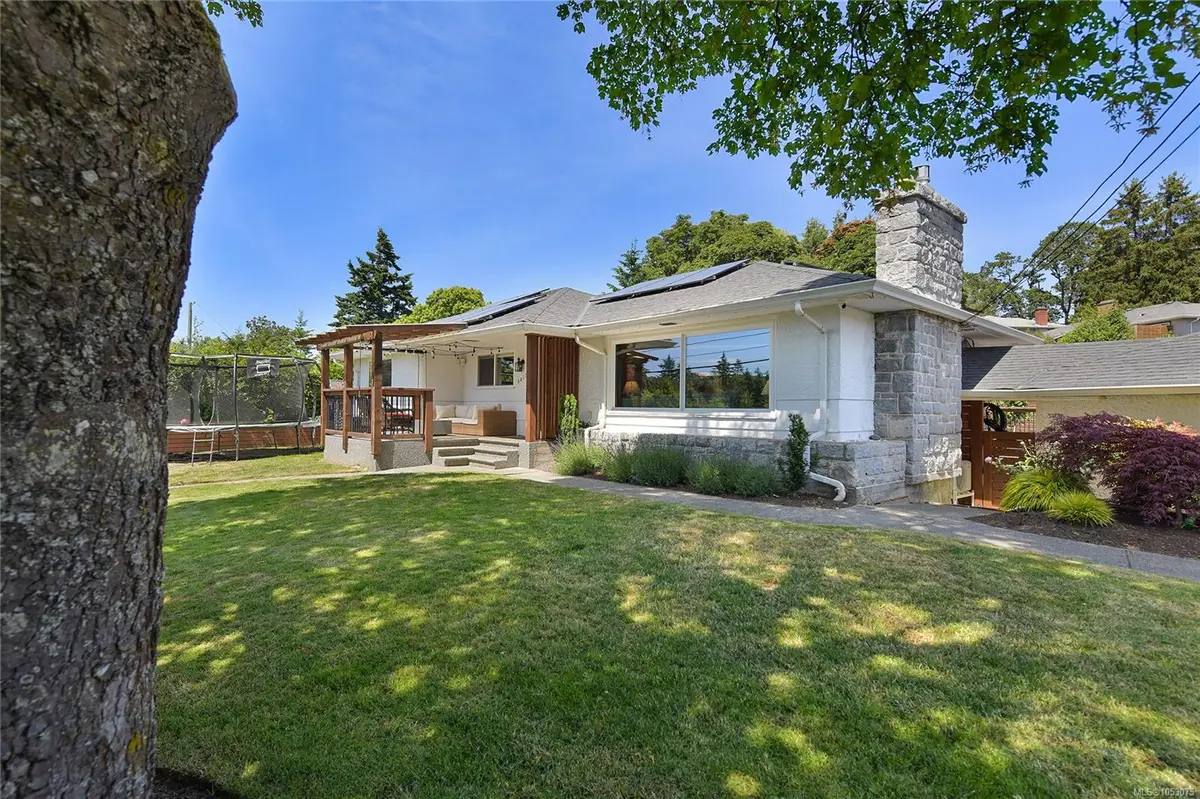 3877 Cedar Hill Cross Rd, Saanich BC V8P 2M9