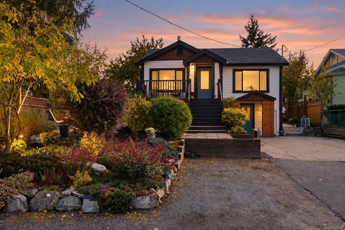 3023 Donald St, Saanich BC V9A 1Y1