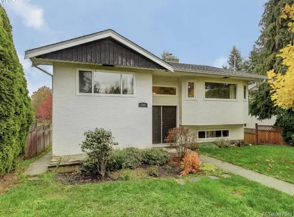 540 Whiteside St, Saanich BC V8Z 1Y4 - 5 bed, 2.0 bath in Saanich