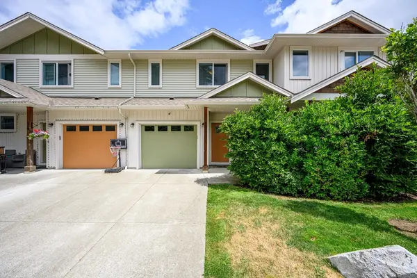 #12 - 2109 13th St #12, Courtenay BC V9N 0B1 - 3 bed, 3.0 bath in Courtenay