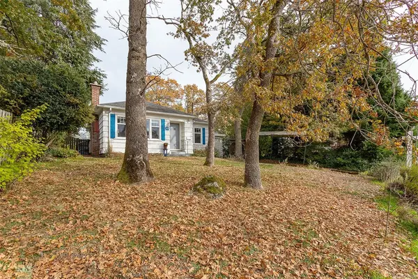 1118 Tolmie Ave, Saanich BC V8X 2H5 - 2 bed, 1.0 bath in Saanich