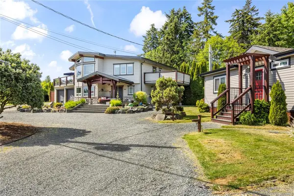 885 Glenhale Cres, French Creek BC V9P 1Z7 - 7 bed, 5 bath property for sale in French Creek
