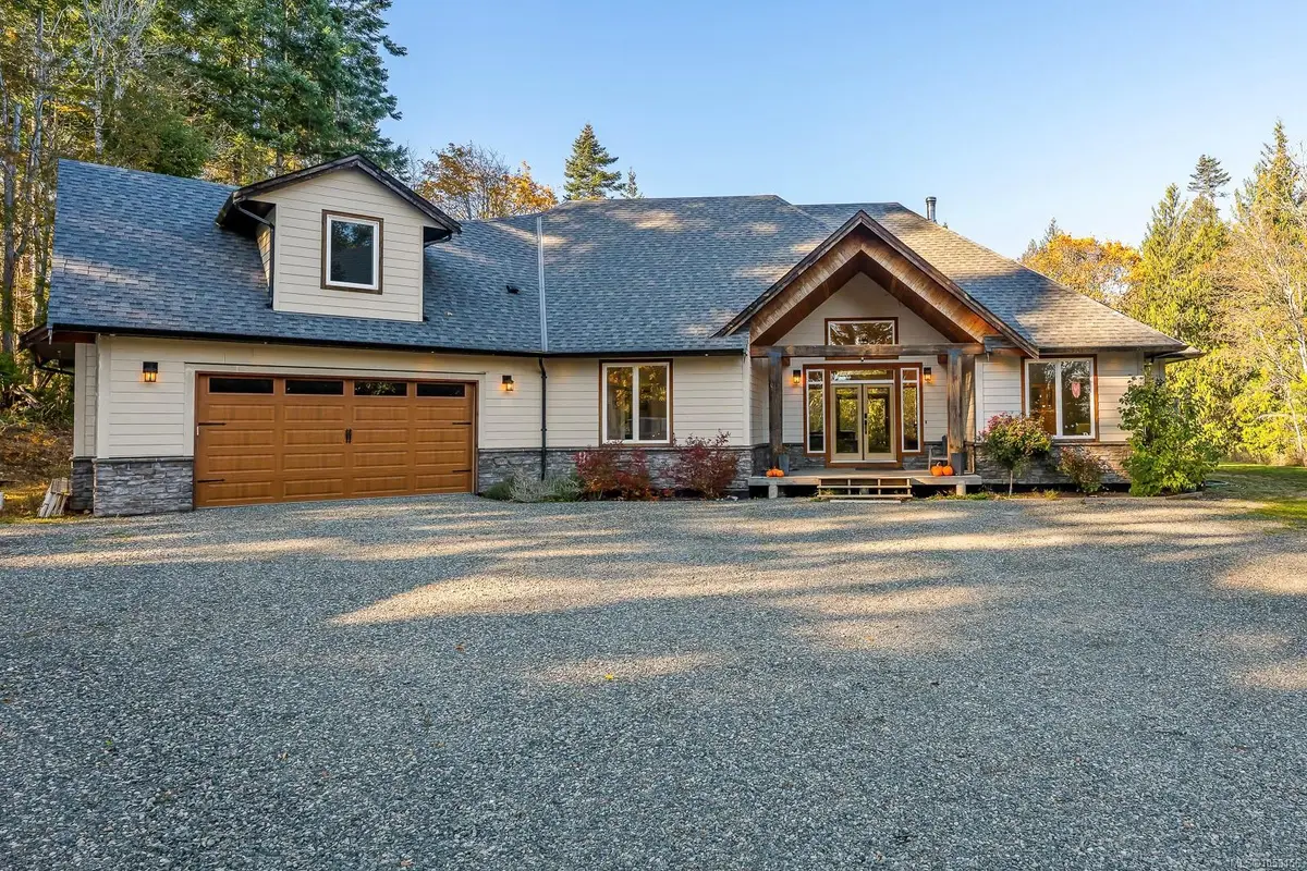5861 Garvin Rd, Union Bay BC V0R 3B0