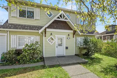 2901 Harriet Rd, Victoria BC V8T 4N4