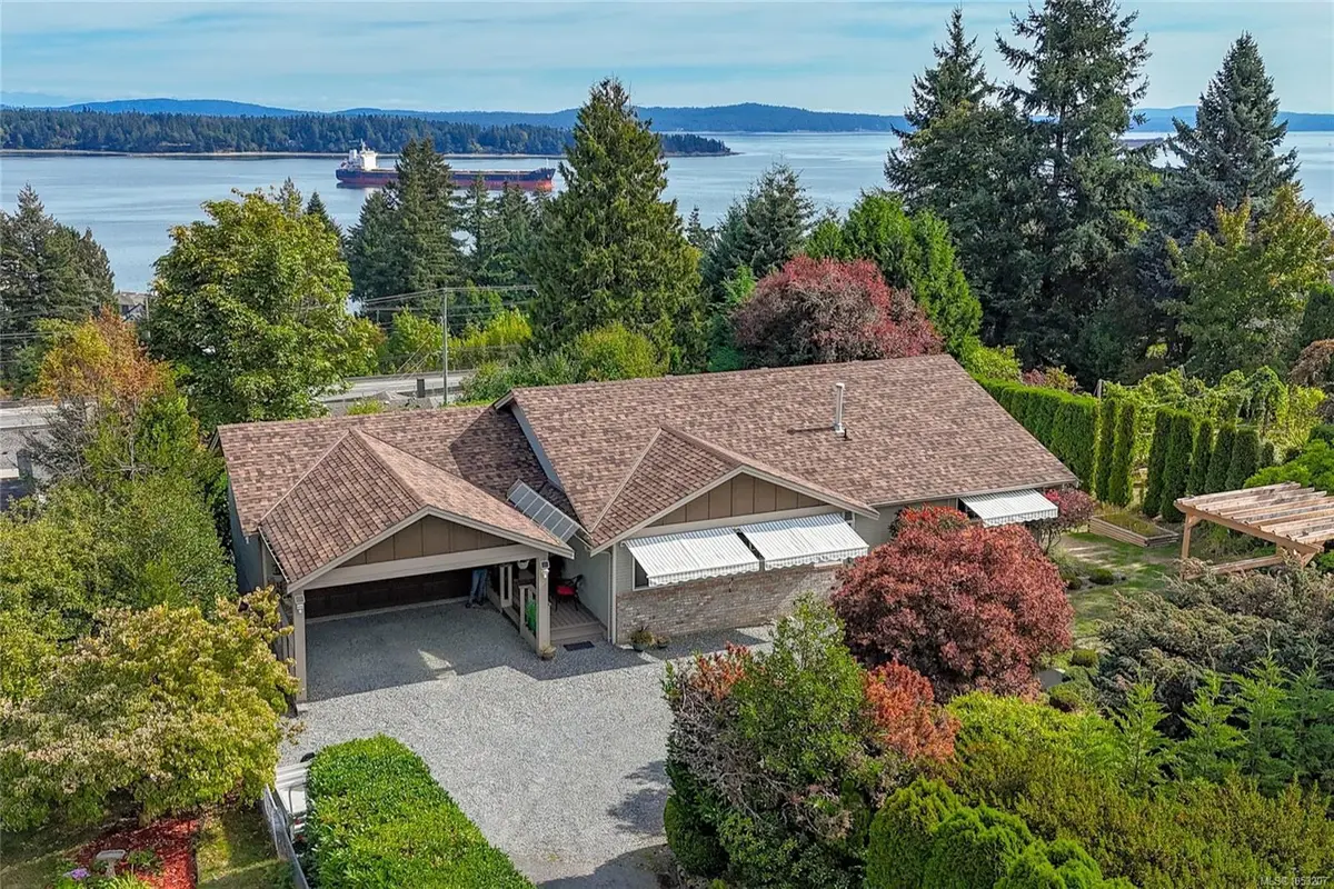 421A Walker Ave, Ladysmith BC V9G 1V2