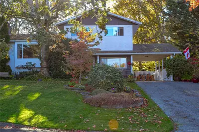 1025 Waverly Terr, Central Saanich BC V8M 1H8