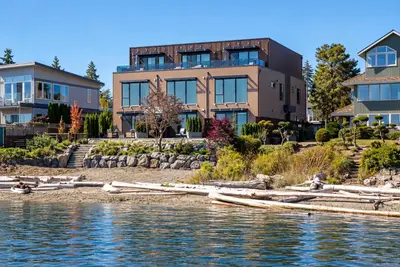 #1 - 2525 Rothesay Ave #1, Sidney BC V8L 2B9