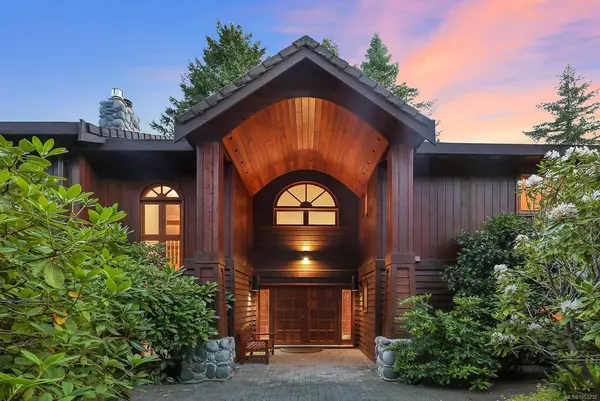 1717 Glen Urquhart Dr, Courtenay BC V9N 3Y3 - 6 bed, 5.0 bath in Courtenay