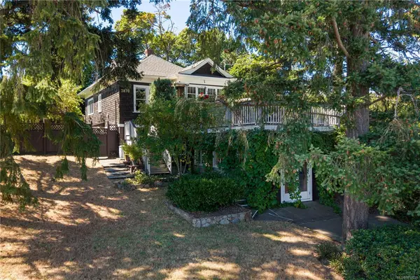 3870 Rowland Ave, Saanich BC V8Z 1Y1 - 4 bed, 3.0 bath in Saanich