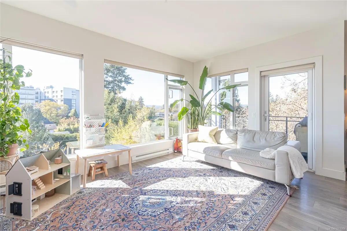 #403 - 3815 Rowland Ave #403, Saanich BC V8Z 0E1