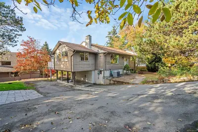 #12 - 4384 West Saanich Rd #12, Saanich BC V8Z 3E9