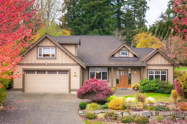 658 Meadow Dr, Qualicum Beach BC V9K 2T2 - 3 bed, 3 bath property for sale in Qualicum Beach