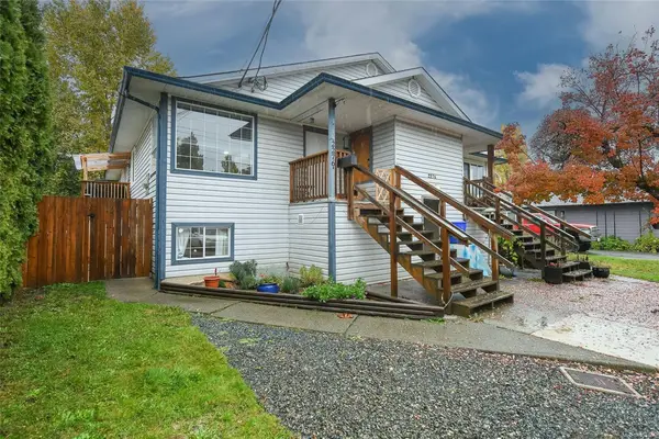 #A - 2276 Urquhart Ave #A, Courtenay BC V9N 9L9 - 5 bed, 2 bath property for sale in Courtenay
